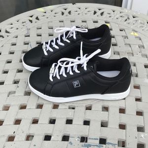 NWOT Fila Sneaker